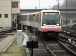 DT 4 der HHA von der Stadt kommend einfahrend U-Bahnstation Billstedt 