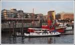 Hochbahn und Feuerschiff unweit der Station Baumwall am Hamburger Hafen.