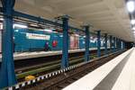 Hamburg am 29.10.2022: jetziges Aussehen der U-Bahn Haltestelle Mönckebergstraße nach dem Umbau von Januar 2021 bis Mai 2022, die Station ist ein Teil der 1912 eröffneten Ringstrecke,