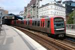 Hochbahn Hamburg DT5 Wagen 322 am 17.07.19 in Hamburg Rödingsmarkt 