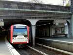 Am stlichen Ende des Bahnsteigs der Hamburger U-Bahnstation  Landungsbrcken  kann man noch Reste der im II. Weltkrieg zerstrten Konstruktion entdecken. 25.4.2013