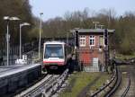 Einfahrt eines Zuges der Hamburger U-Bahnlinie 1 aus  Ohlstedt  in den Bahnhof  Volksdorf .