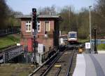 Ausfahrt eines Zuges der Hamburger U-Bahnlinie 1 aus dem Bahnhof  Volksdorf  in Richtung  Ohlstedt .