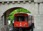 Wenn Hamburg das Tor zur Welt sein sollte, ist dieser Sandsteinbogen am U-Bahnhof  Kellinghusenstraße  das Entrée zur Innenstadt.