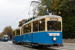 Wagen 721 auf der Maximilansbrücke bei der Parade zum 150 Geburtstag der Münchener Straßenbahn. Viele Wagen kamen an diesem Tag im Schritttempo an zahlreichen Besuchern vorbeigefahren und viele historische Wagen fuhren dann den ganzen Tag zwischen dem Report Einsteinstraße und Sendlinger Tor hin und her. Meist vollgestopft mit Fahrgästen habe ich mir eine Mitfahrt gespart. Trotzdem eine tolle Veranstaltung.
