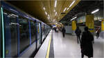 Auffrischung des Untergrundes - 

Umgestaltung der unteren Bahnsteigebene der Linien U1/2 des Turmbahnhofes 'Sendlinger Tor' der U-Bahn München. Gelb ist hier die dominante Farbe.

08.11.2022 (M)

