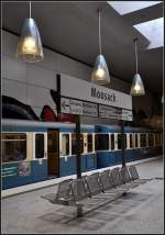Lampen, Stationsschild, Sitzgelegenheiten -     U-Bahnhof  Moosach , Endstation der Linie U3 im Münchener Nordwesten.