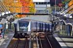 C2 7706 erreicht aus Garching Forschungszentrum kommend den Halt Garching Hochbrück.

Garching 23.10.2021