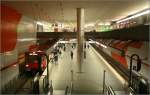 Hauptbahnhof, Linie U2 (1988) -     Diese Station wurde zusammen mit dem Bahnhof Opernplatz in Betrieb genommen.