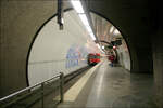 Fürth Rathaus, Linie U1 (1998). 

20 Jahre nach Nürnberg erreichte die U-Bahn 1998 auch die Innenstadt von Fürth. Durch die entsprechende Bauweise ähnelt diese Station in der Rohbauform der Station Lorenzkirche in der Nürnberger Altstadt. 

04.03.2006 (M)