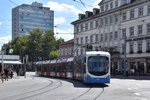 HEIDELBERG, 13.08.2016, Wagen 3273 als Straßenbahnlinie 23 in Richtung Leimen Friedhof bei der Ausfahrt aus der Haltestelle Bismarckplatz