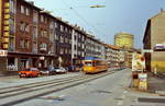 Mitte der 1980er Jahre ist ein Wuppertaler Achtachser der Serie 3817-3822 als Linie 611 zum Gabelpunkt auf der Heckinghauser Straße unterwegs