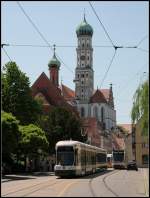 Schönes Augsburg II -     Zwei Straßenbahnzüge begegnen sich in der Margaretenstraße unterhalb der Basilika St.
