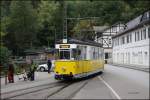 TW 2 setzt nach der Ankunft aus Bad Schandau am 24.09.2015 an der Endhaltestelle Lichtenhainer Wasserfall um.