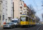 Berlin, Brückenstraße. Tatra KT4DM-Traktion (Wagen #6155 + #6003) steht an der Haltestelle. Die Aufnahme stammt vom 15.02.2018. 