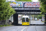 BVG Linie 21 Lichtenberg-Schöneweide - Baureihe Flexity Wagen 2237 - in der Marktstraße, Berlin-Friedrichshain. Aufnahme: 8. Juni 2019.