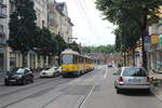 Berlin BVG SL 37 (KT4D + KT4D) Niederschöneweide, Brückenstraße am 24. Juli 2017. - Im Hintergrund sieht man einen Teil vom S-Bahnhof Schöneweide.