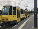 KT4Dm 6104 am 01.08.2019 auf der Linie M17 kurz vor der Abfahrt in Berlin-Falkenberg