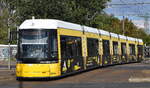 Berliner Verhrsbetriebe mit ihrem modularen Niederflur-Gelenktriebwagen Typ  Flexity Berlin/GT8-11ERL , Baujahr 2012 mit der BVG Nr. 8010 als Linie M6 Kreuzung Landsberger Allee/Rhinstraße am 15.09.23