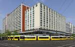 BVG Berlin mit den Tramlinien M6 (A-9132) und der M4 (1523-A) hier beim Abbiegen  an der Haltestelle Spandauer Str./Marienkirche. Berlin-Mitte im April 2024.