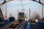 BERLIN, 11.01.2009, MetroTram M13 hat die Brücke Bornholmer Straße passiert und fährt in Richtung U-Bahnhof Osloer Straße