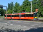 Berlin: Straenbahnlinie M17 nach S-Bahnhof Schneweide an der Haltestelle Hohenschnhausen Gehrenseestrae.