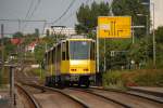 BERLIN, 27.07.2009, MetroTram8 nach Ahrensfelde bei der Ausfahrt aus der Haltestelle S-Bahnhof Springpfuhl