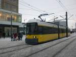 Berlin: Straenbahnlinie M5 nach S-Bahnhof Hackescher Markt am S+U Bahnhof Alexanderplatz.