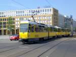 Berlin: Straenbahnlinie M6 nach Hellersdorf Risaer Strae am U-Bahnhof Hellersdorf.(10.7.2010)