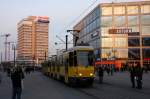 Berlin - BVG/Linie M4 - 6068 + 6054 auf dem Alexanderplatz im Abendlicht des 25.02.2011