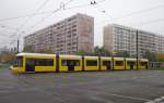 Eine 40 Meter lange Bombardier Flexity der BVG als M4 Falkenberg am 12.10.13,Mollstr./Otto-Braun-Str.