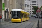 Bombardier Flexity Berlin (Nummer 9009) auf der Linie M4 zwischen Alexanderplatz und Otto-Braun-Straße.