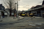 Berlin BVG SL 1 (KT4D + KT4D) auf der kurzen Straßenbahnstrecke zwischen Geschwister-Scholl-Straße und Planckstraße, parallel zum Stadtbahnviadukt, den man rechts sieht.