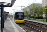 Berlin BVG SL M8 (GT8-11ERL 8017 (Bombardier 2012)) Mollstraße (Hst.