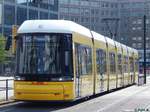 Flexity Nr. 9004 der BVG in Berlin am 23.08.2015