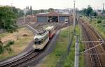 Tw 201 der Bonner Straßenbahn rangiert im Sommer 1992 im Betriebshof Beuel.