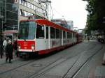 Eine Doppeltraktion aus DUEWAG-Stadtbahnwagen N8 der Dortmunder Stadtwerke in der Haltestelle Kampstrae in Dortmund als Zug der Linie 403 nach Dorstfeld am 28.09.2004.