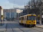 Dresden, Wallstraße. Tatra T4D-MT-Traktion (Wagen 224 263 und 224 265) als Linie E7 nach Wölfnitz verlässt die Haltestelle Postplatz. Die Aufnahme stammt vom 13.02.2018. 