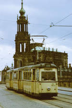 12.06.1985 Dresden: Straßenbahn Linie 4 nach Radebeul-West auf der Georgi-Dimitroff-(vor 1945 und heute Augustus) Brücke.
