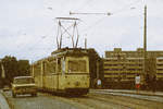 12.06.1985 Straßenbahn Dresden: ein Dreierzug der Linie 4 mit Tw 212 113 fährt nach Johannstadt über die Georgi-Dimitroff(Augustus)-Brücke.