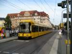 Ein NGT 8 DD an der Haltestelle   Bahnhof Neustadt.