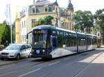 Dresden: Straenbahnlinie 12 nach Striesen Ludwig-Hartmann-Strae an der Haltestelle Blasewitz Augsburger Strae.(18.8.2010)