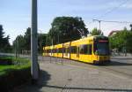 NGT D 12 DD - 2815 - erreicht   am 23.August 2010 den Haltepunkt    Albertplatz , um auf der Linie 3  weiter zum Wilden Mann zu fahren.