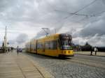 NGT D 8 DD -2614- unter bedrohlichen   Wolken auf der Augustusbrcke.