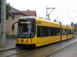 Dresden: Straenbahnlinie 7 nach Weixdorf am Bahnhof Weixdorf.(29.7.2011)