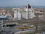 Luftaufnahme: Straenbahn NGT 6 DD vor Yenidze - Dresden,13.04.2006  