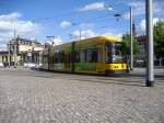 NGT 6 DD - 2535 - auf der Linie 4.
Gesehen am 28.09.2012 kurz vor 
der Station Postplatz.
Im Hintergrund ein Teil des Zwingers.