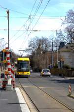 Bahn kommt, Schranke  auf ....23.03.2013 13:08 Uhr  Die Schranke sperrt dem Autoverkehr die Durchfahrt durch den Baustellenbereich.