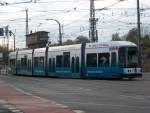 Wagen 2532 (NGT 6DD) mit Vollwerbung fr das Geibeltbad Pirna auf Linie 9 an der Anton-/Leipziger Str.