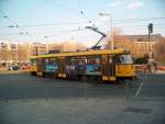 T4D 224 202-7 mit Werbung fr die SOEG (Schmalspurbahn Zittau) am Neustdter Markt (Goldener Reiter) beim Abbiegen auf die Augustusbrcke.